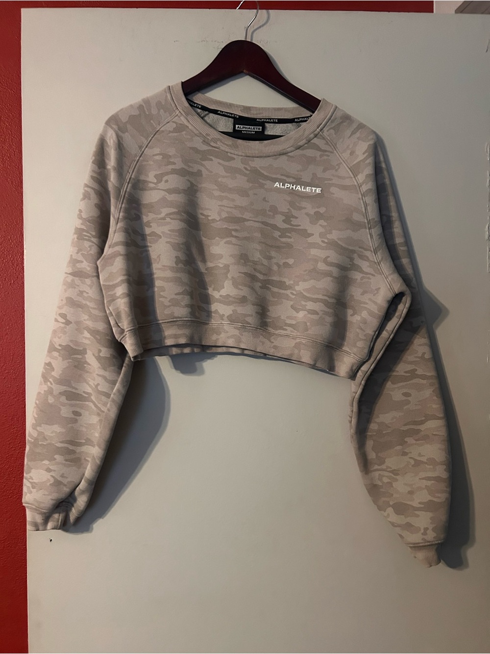 Alphalete Cropped Camo Crewneck Sweatshirt - Light Beige Camo